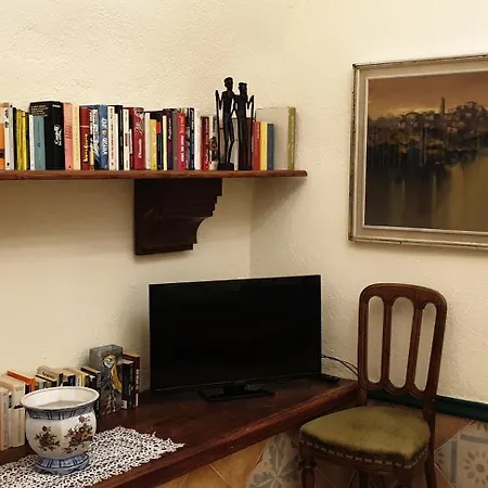 Rocca Lorenizo Bed & Breakfast 4*